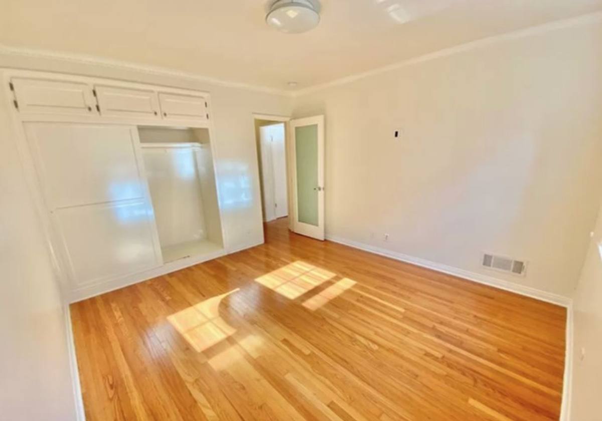 Apartment for rent at 1111 S Cochran Ave, Los Angeles, CA 90019