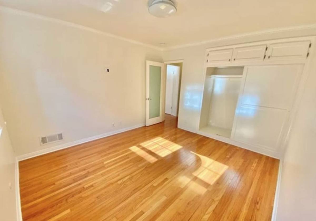 Apartment for rent at 1111 S Cochran Ave, Los Angeles, CA 90019