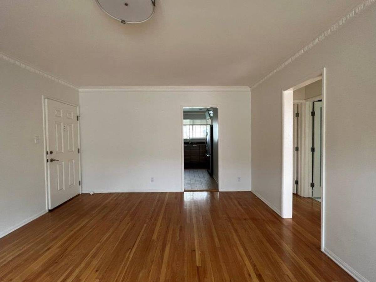Apartment for rent at 1111 S Cochran Ave, Los Angeles, CA 90019