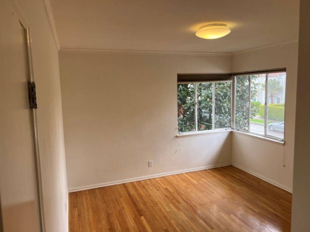 Apartment for rent at 1111 S Cochran Ave, Los Angeles, CA 90019
