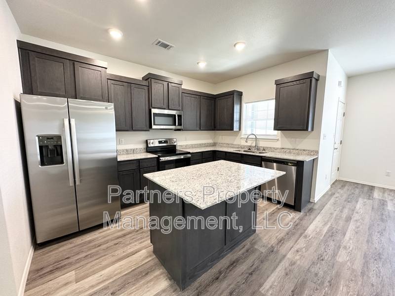 Apartment for rent at 1079 S Benchmark Lane, Fayetteville, AR 72704