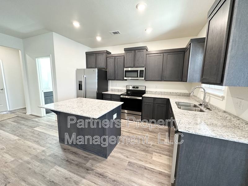 Apartment for rent at 1079 S Benchmark Lane, Fayetteville, AR 72704