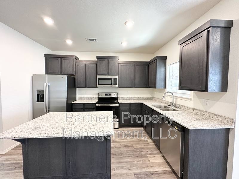 Apartment for rent at 1079 S Benchmark Lane, Fayetteville, AR 72704