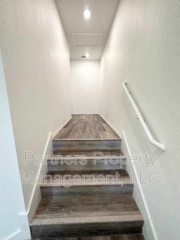 Apartment for rent at 1079 S Benchmark Lane, Fayetteville, AR 72704