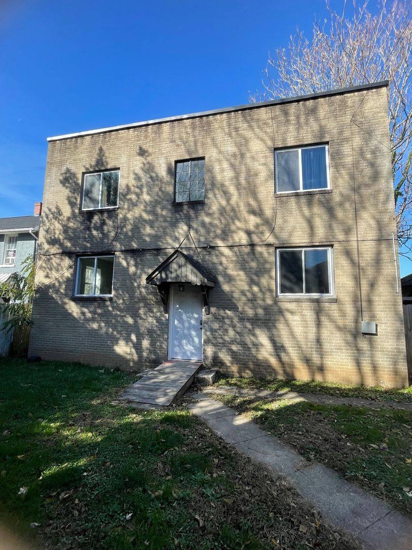 Apartment for rent at 529 Nancy St, Charleston, WV 25311