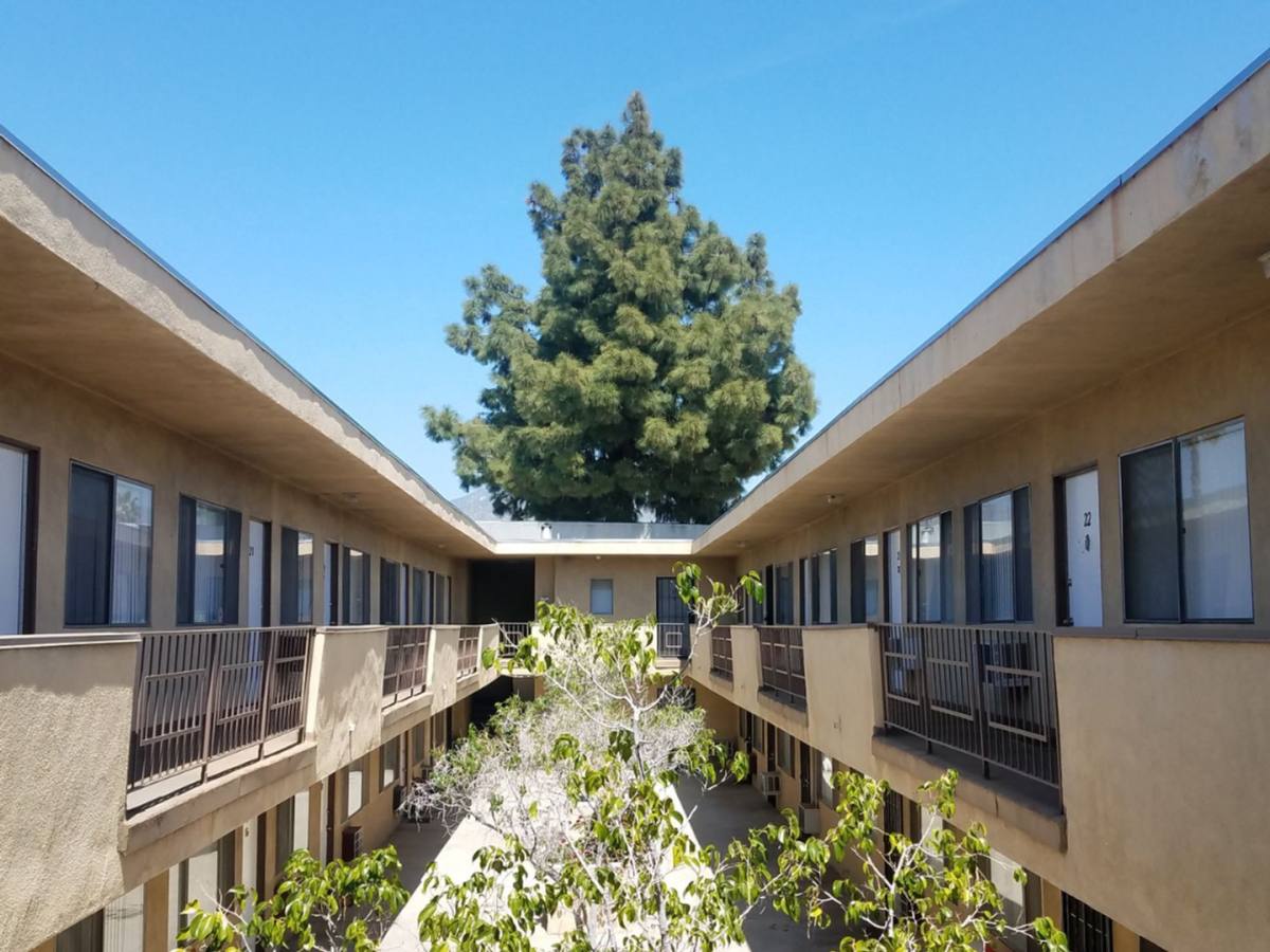 Apartment for rent at 120 E Chestnut St, Glendale, CA 91205
