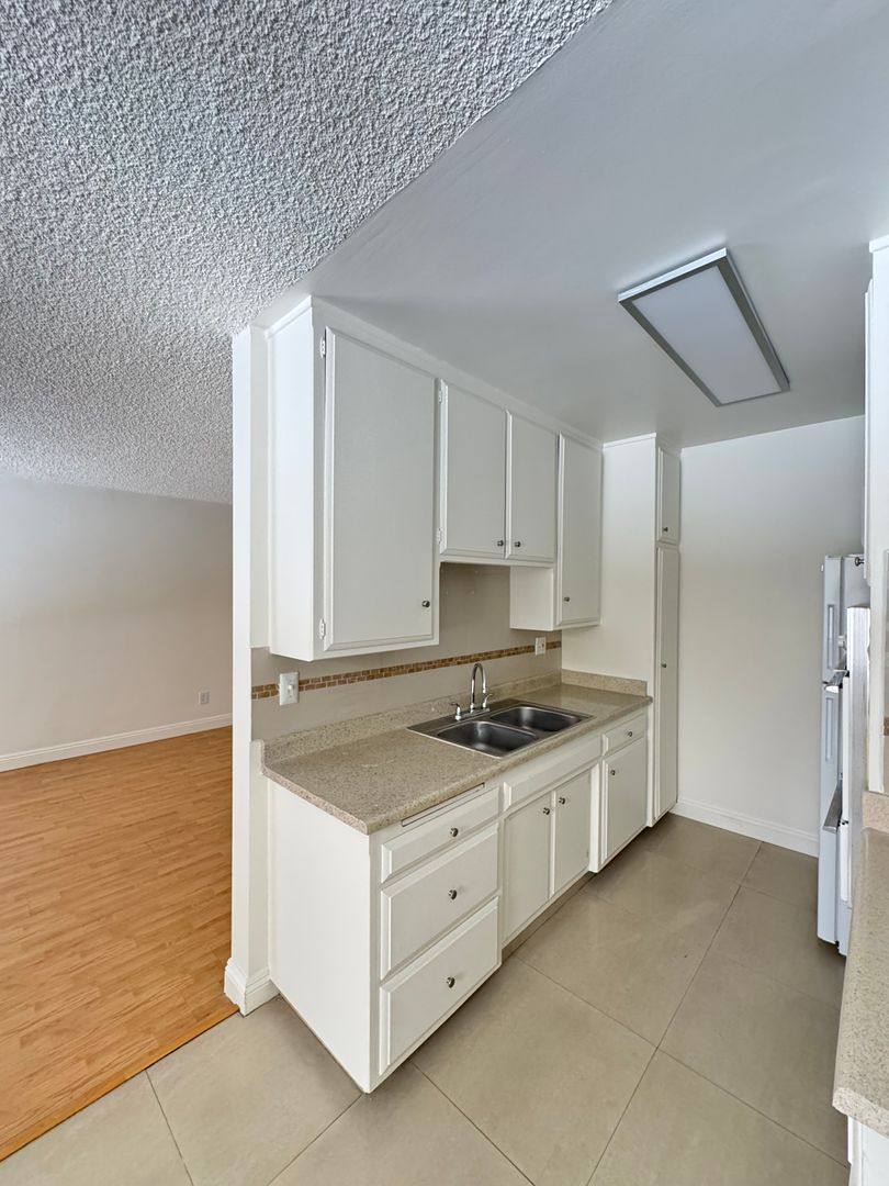 Apartment for rent at 120 E Chestnut St, Glendale, CA 91205