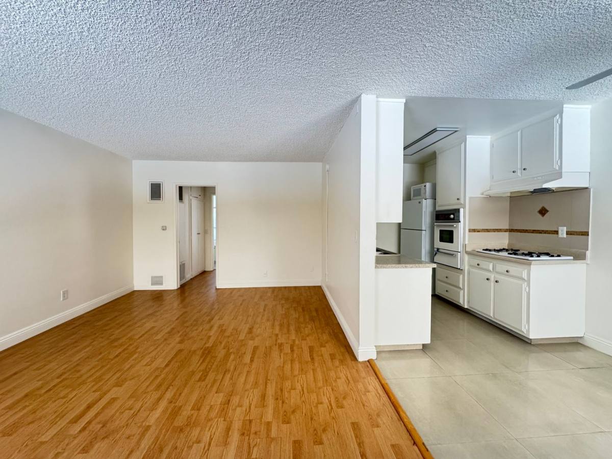 Apartment for rent at 120 E Chestnut St, Glendale, CA 91205