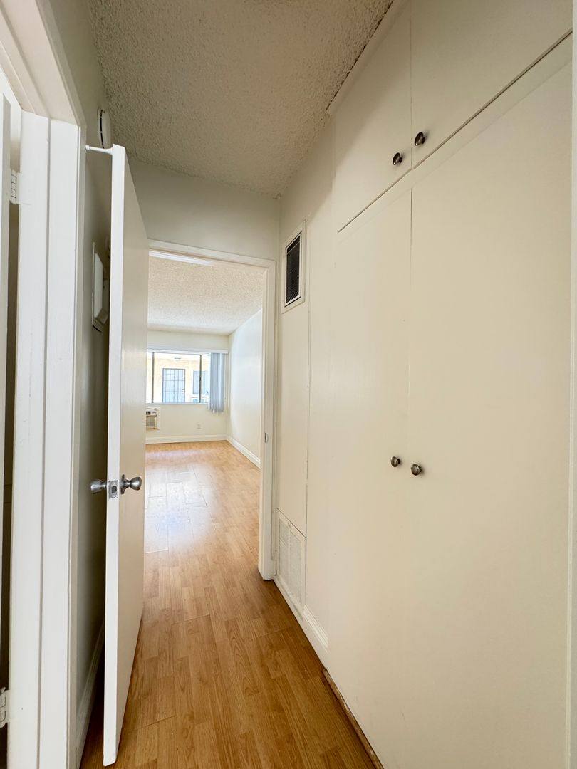 Apartment for rent at 120 E Chestnut St, Glendale, CA 91205