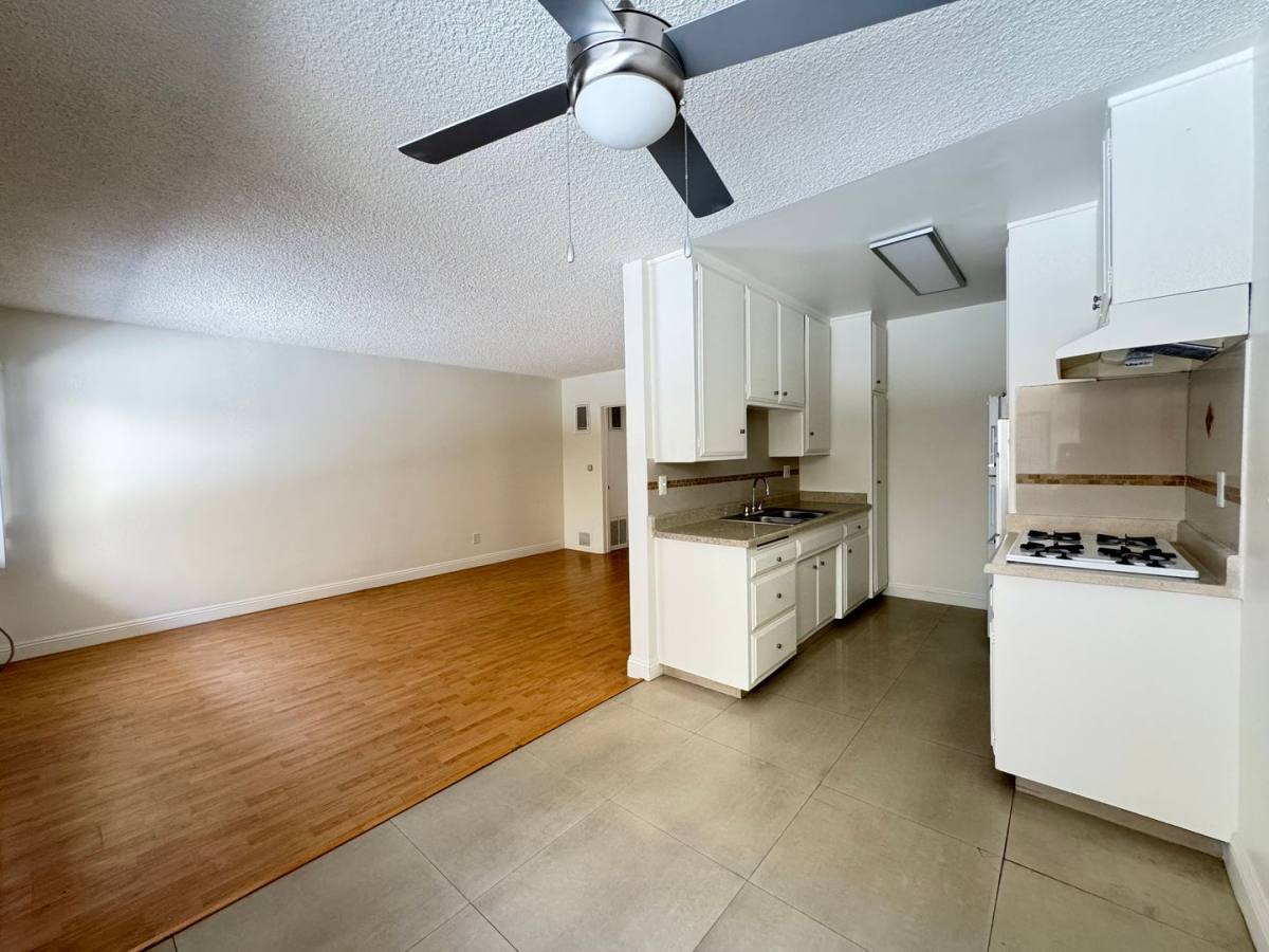 Apartment for rent at 120 E Chestnut St, Glendale, CA 91205