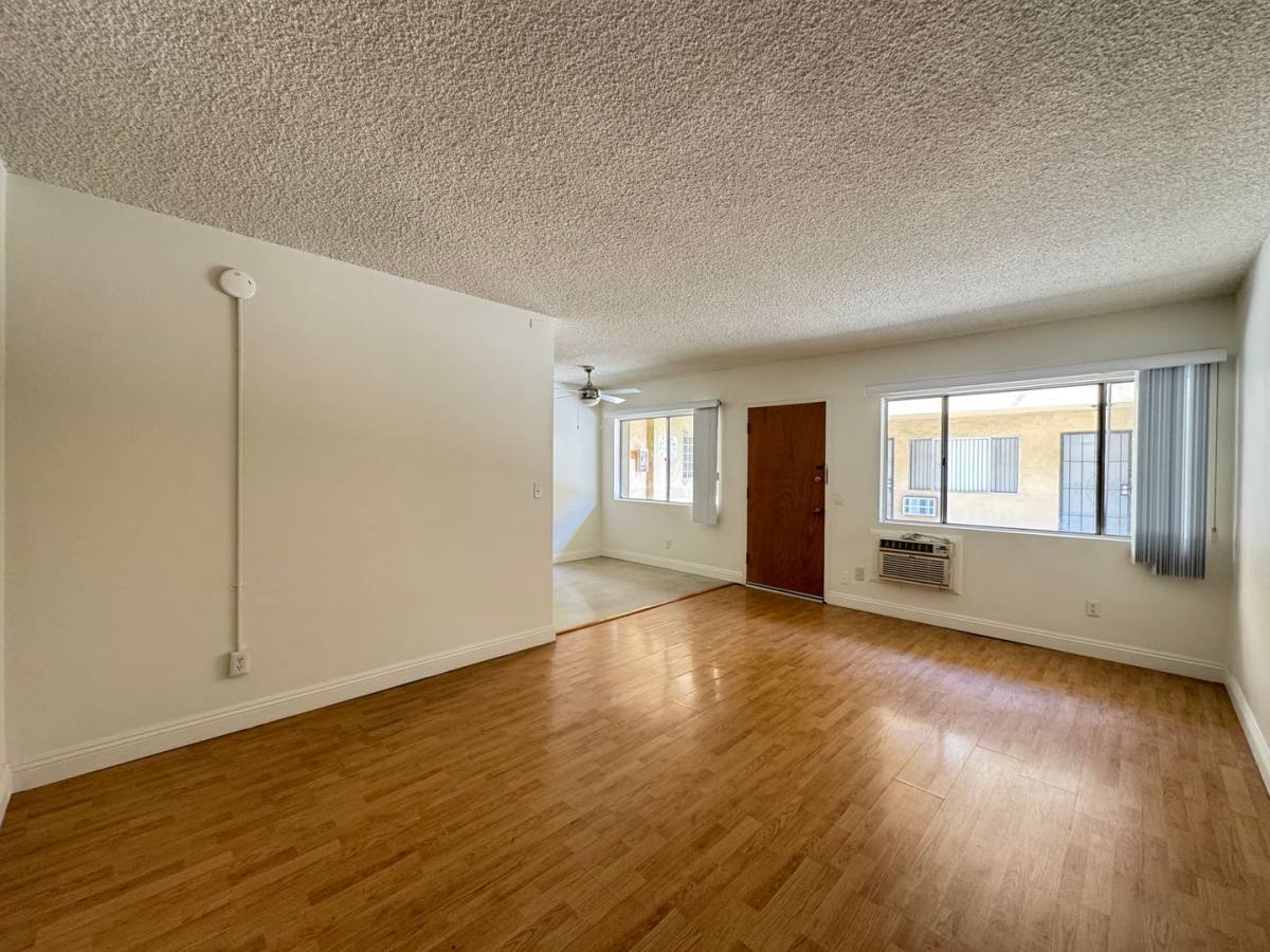Apartment for rent at 120 E Chestnut St, Glendale, CA 91205