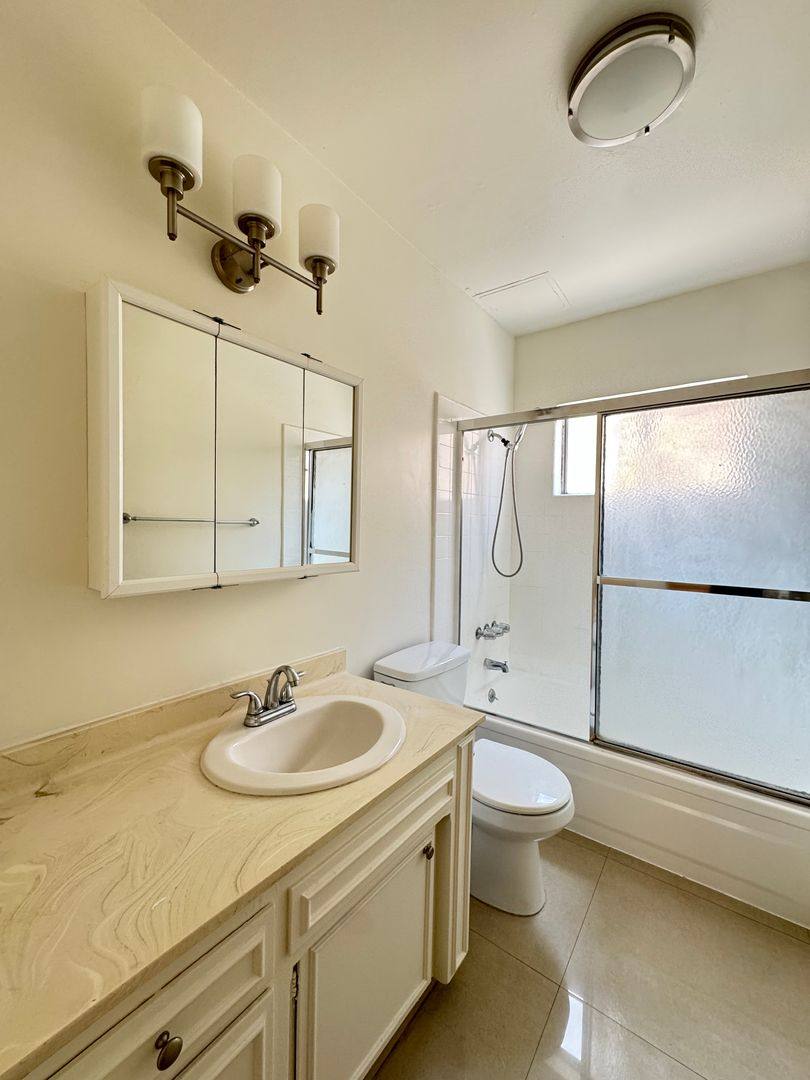 Apartment for rent at 120 E Chestnut St, Glendale, CA 91205