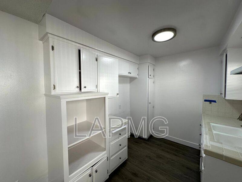 House for rent at 853 W Beach Ave #5, Inglewood, CA 90302