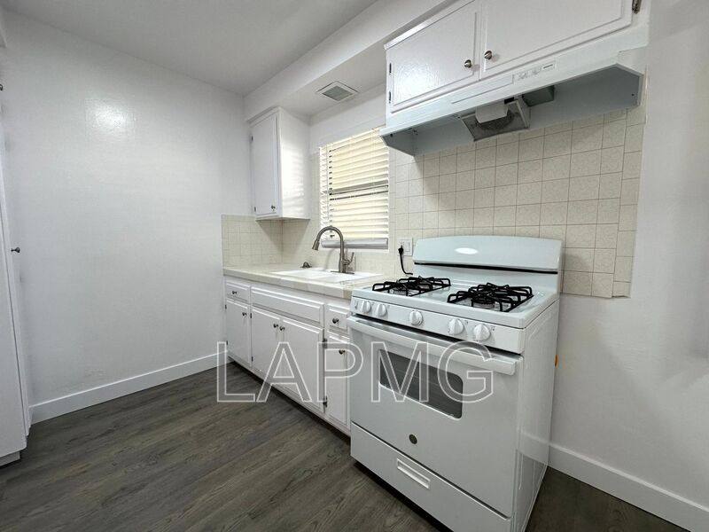House for rent at 853 W Beach Ave #5, Inglewood, CA 90302