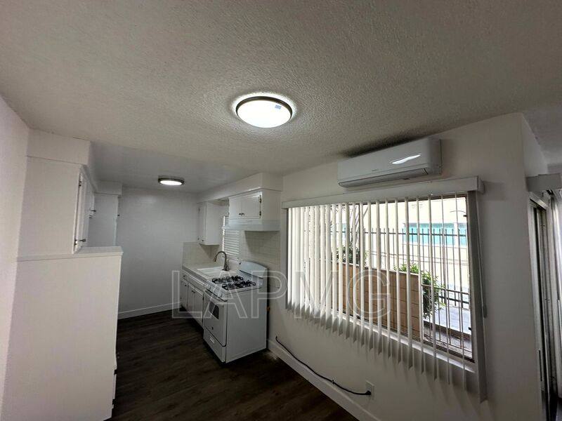 House for rent at 853 W Beach Ave #5, Inglewood, CA 90302