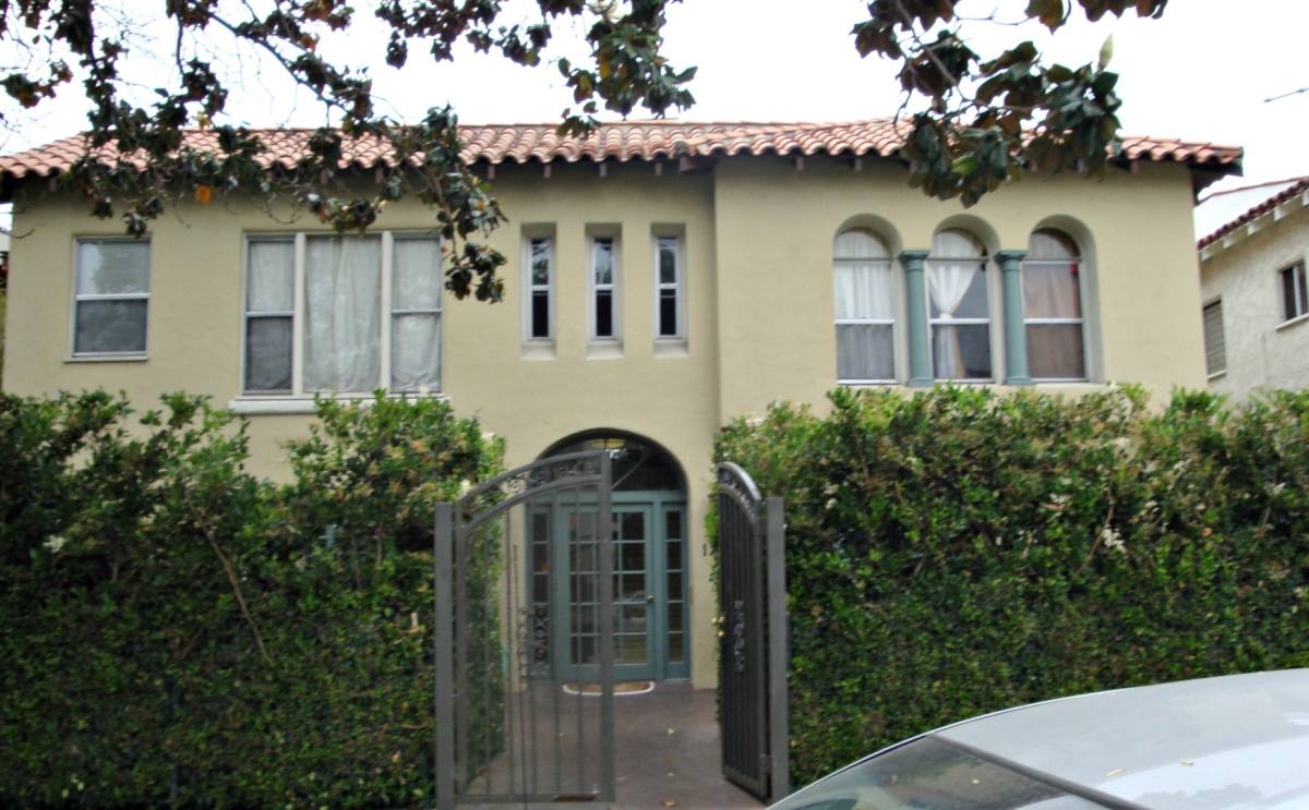 Apartment for rent at 1269 S Citrus Ave, Los Angeles, CA 90019