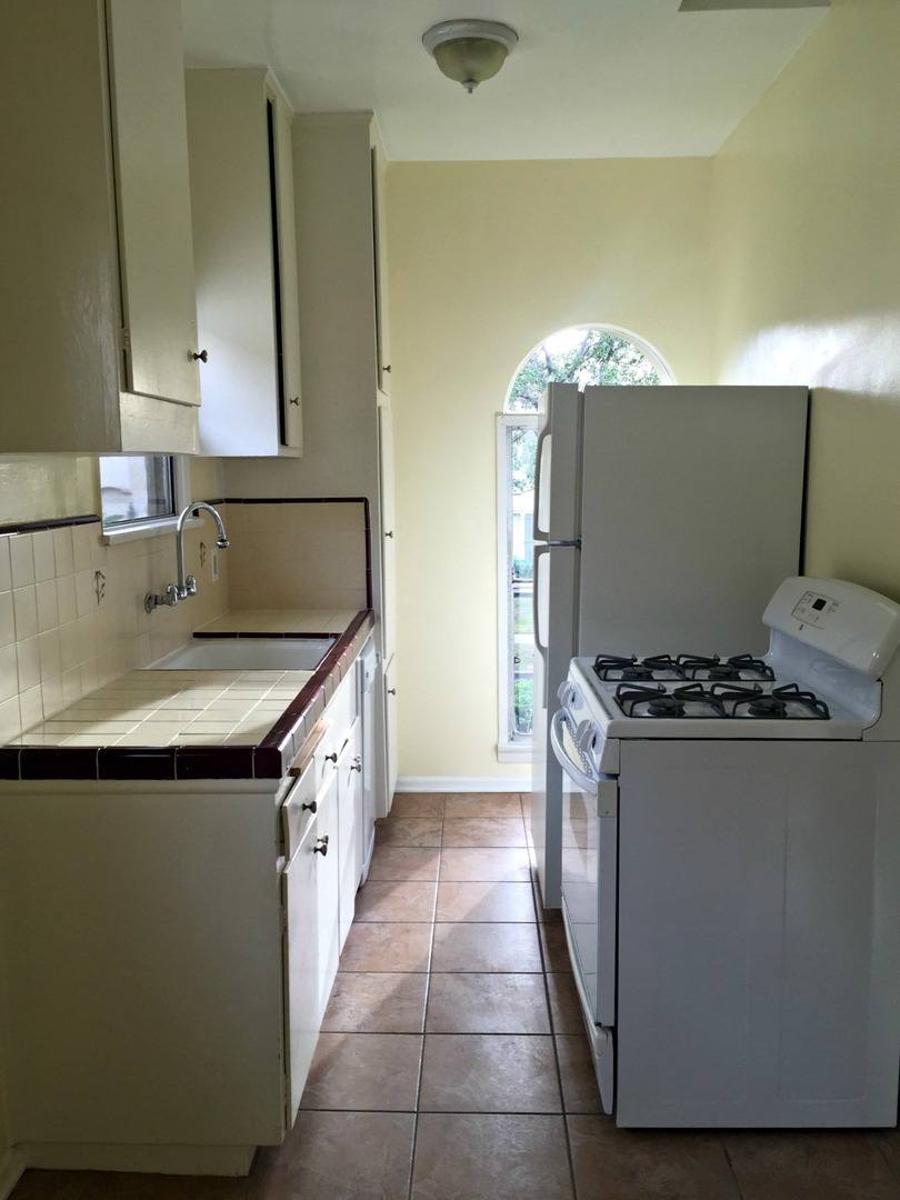 Apartment for rent at 1269 S Citrus Ave, Los Angeles, CA 90019