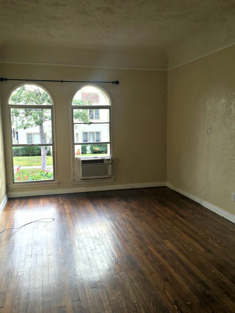 Apartment for rent at 1269 S Citrus Ave, Los Angeles, CA 90019
