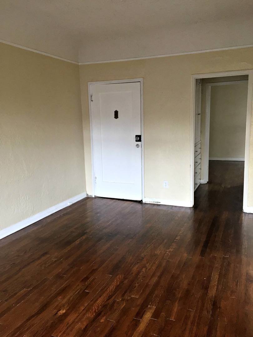 Apartment for rent at 1269 S Citrus Ave, Los Angeles, CA 90019