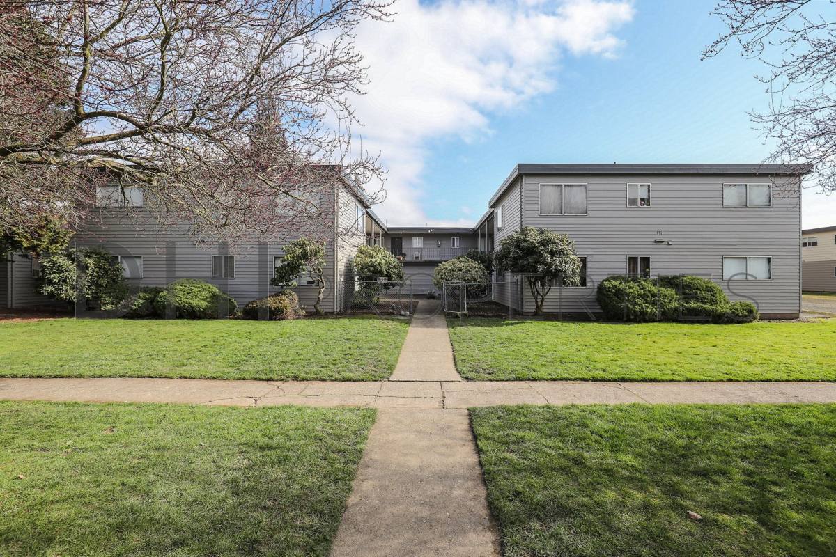 Apartment for rent at 852-862 8th Ave, Longview, WA 98632