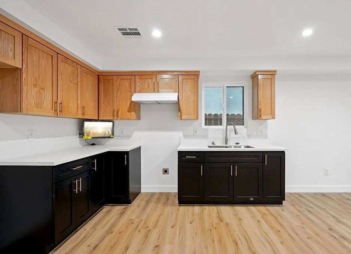 Apartment for rent at 10422, 10422 1 2 Graham Ave, Los Angeles, CA 90003