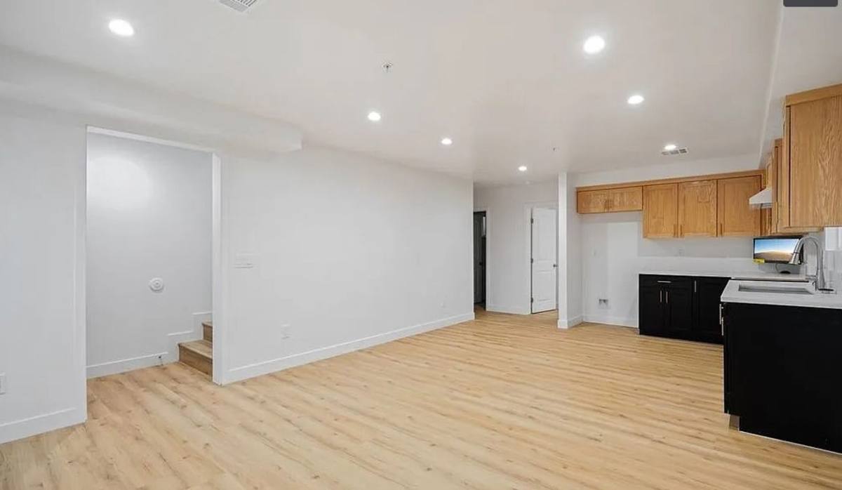 Apartment for rent at 10422, 10422 1 2 Graham Ave, Los Angeles, CA 90003