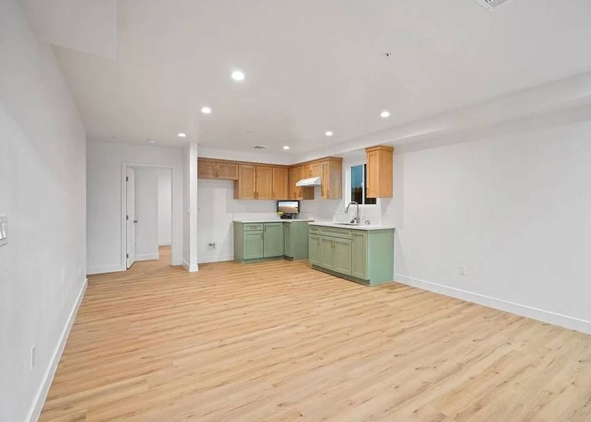 Apartment for rent at 10422, 10422 1 2 Graham Ave, Los Angeles, CA 90003