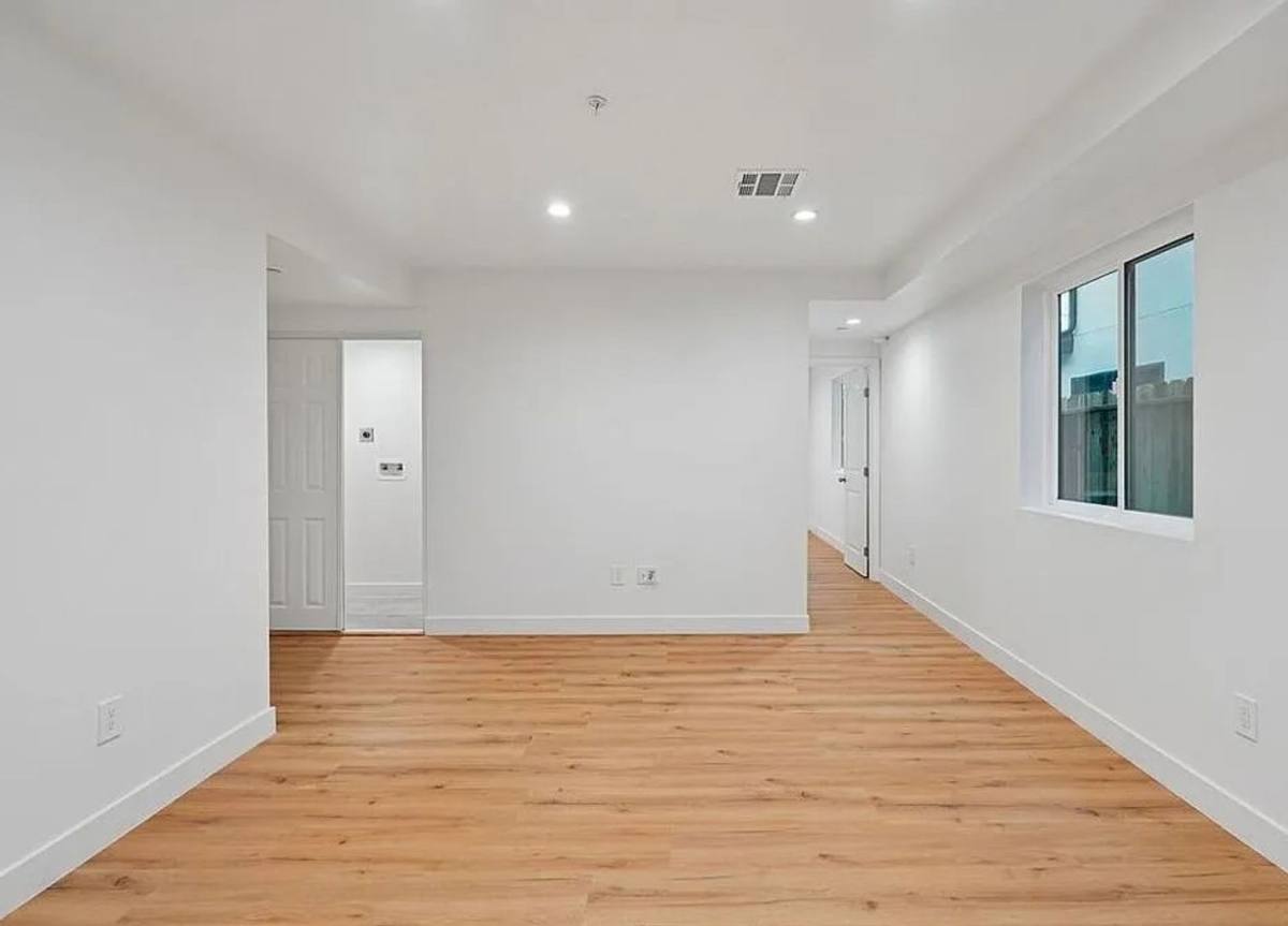 Apartment for rent at 10422, 10422 1 2 Graham Ave, Los Angeles, CA 90003