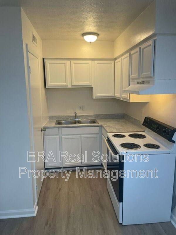 Apartment for rent at 854 Moon Rd, Columbus, OH 43224
