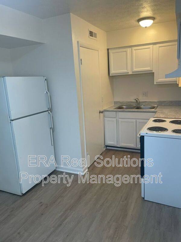 Apartment for rent at 854 Moon Rd, Columbus, OH 43224