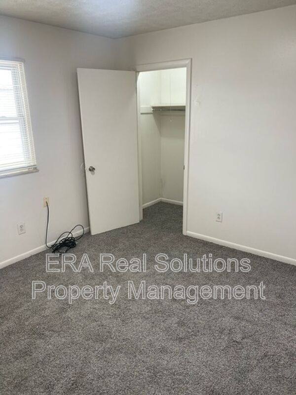 Apartment for rent at 854 Moon Rd, Columbus, OH 43224