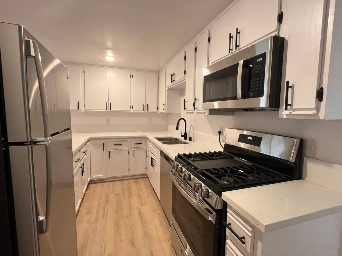 Apartment for rent at 420 W Windsor Rd, Glendale, CA 91204