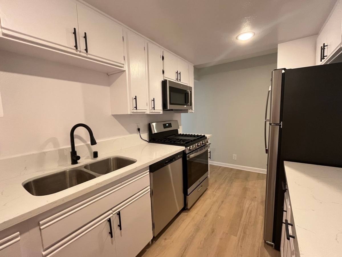 Apartment for rent at 420 W Windsor Rd, Glendale, CA 91204
