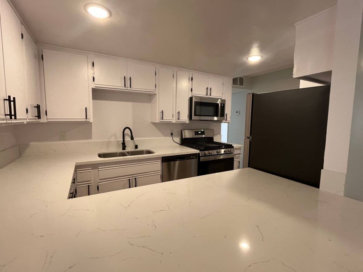 Apartment for rent at 420 W Windsor Rd, Glendale, CA 91204