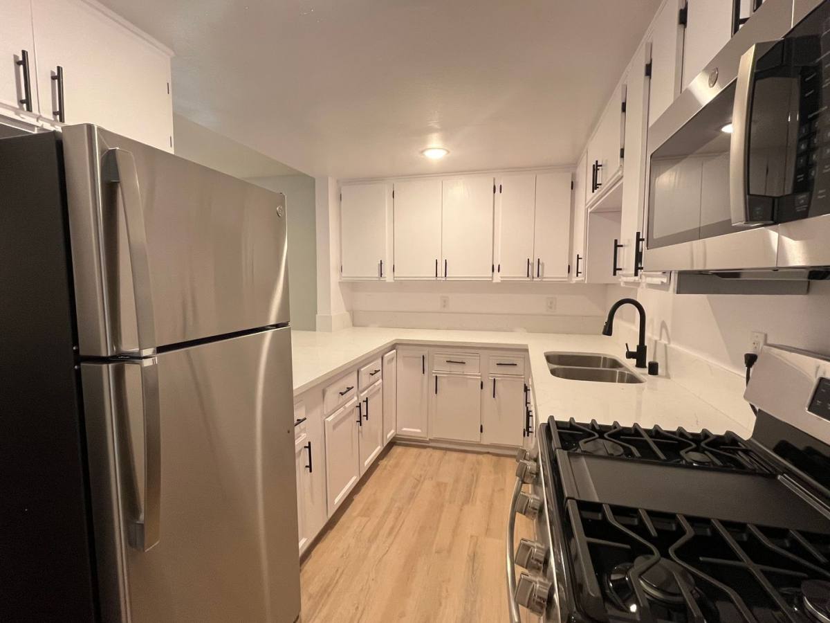 Apartment for rent at 420 W Windsor Rd, Glendale, CA 91204