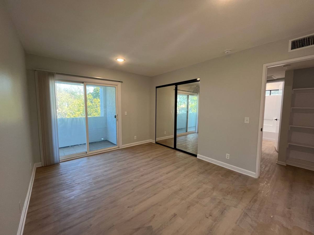 Apartment for rent at 420 W Windsor Rd, Glendale, CA 91204