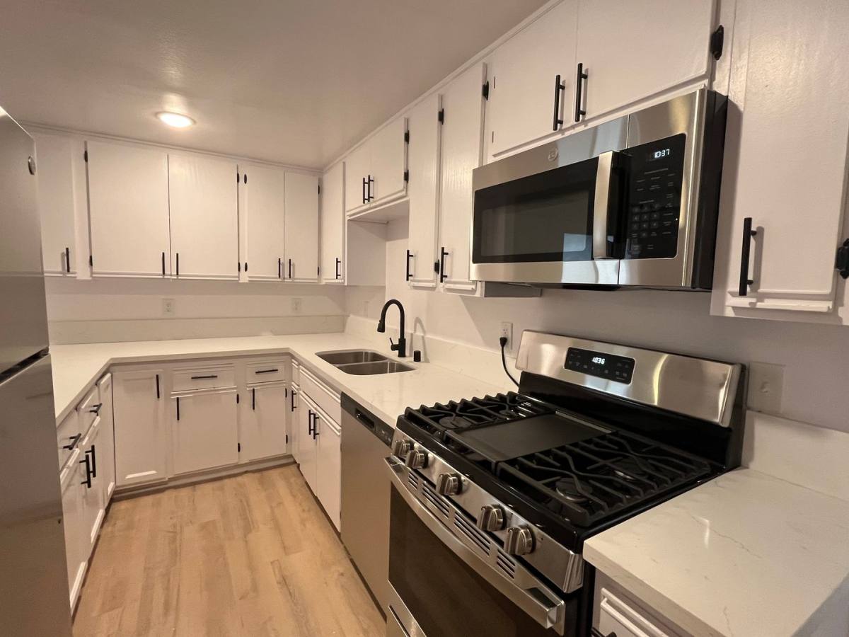 Apartment for rent at 420 W Windsor Rd, Glendale, CA 91204