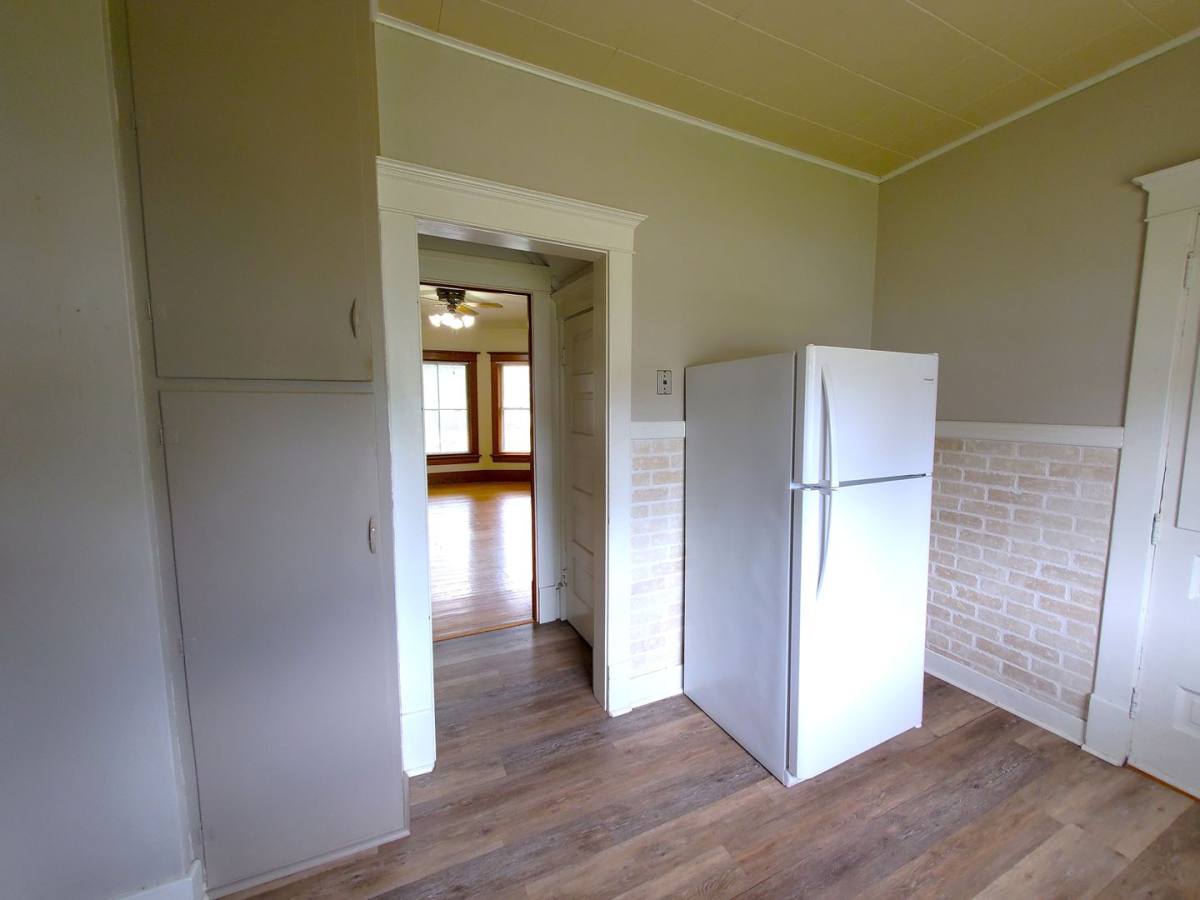 Apartment for rent at 313 Denver St, Waterloo, IA 50701