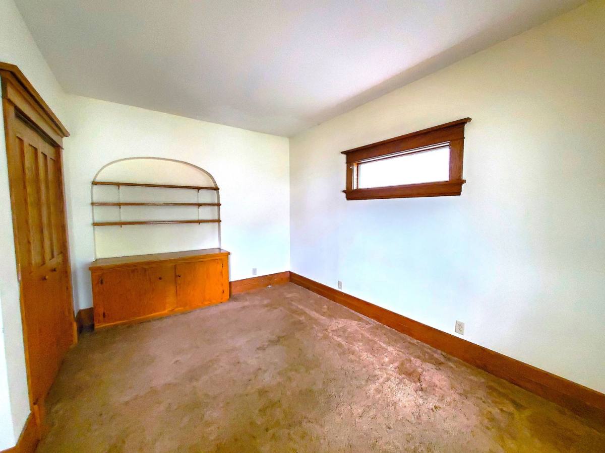 Apartment for rent at 313 Denver St, Waterloo, IA 50701