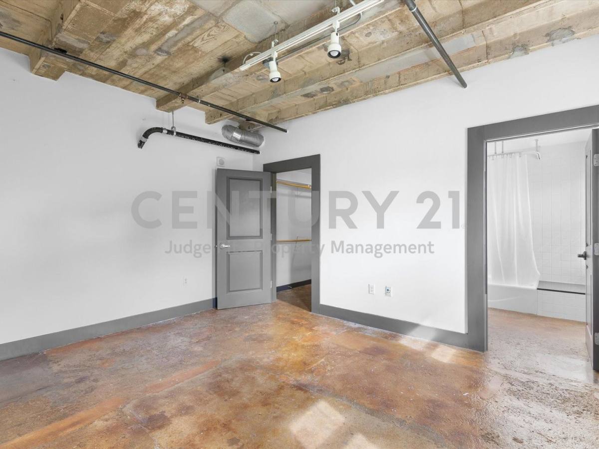 Condo for rent at 329 E Colorado Blvd, Dallas, TX 75203