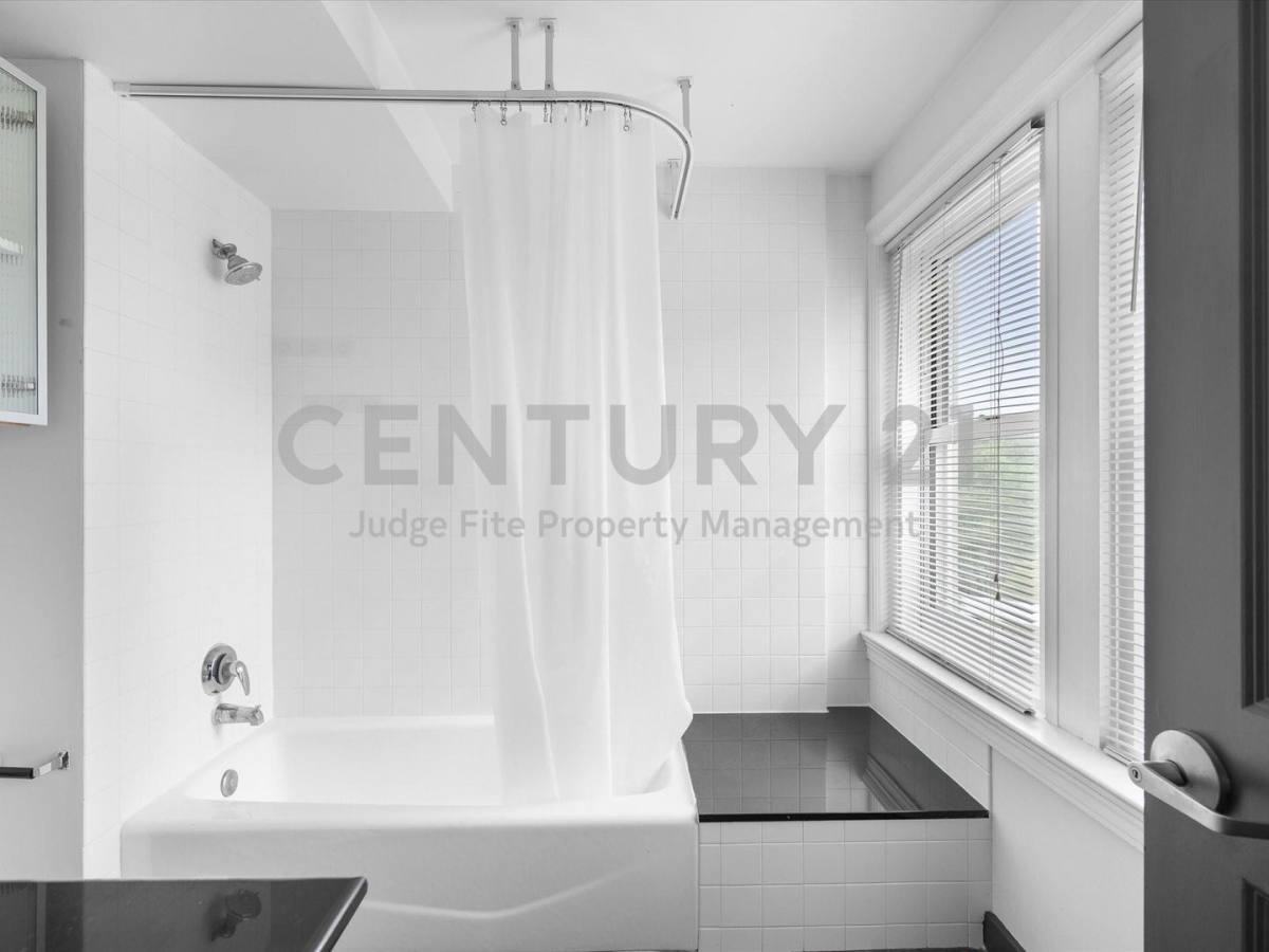 Condo for rent at 329 E Colorado Blvd, Dallas, TX 75203