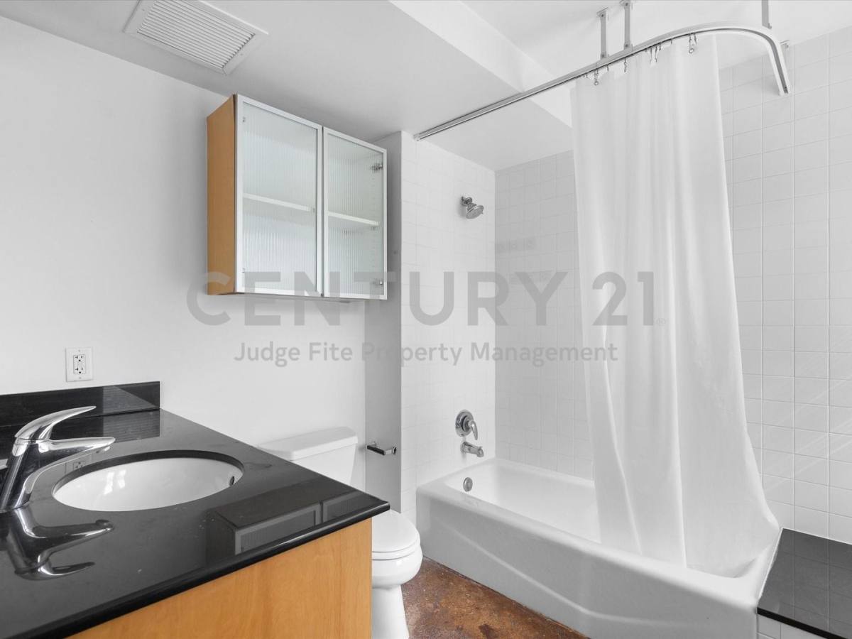 Condo for rent at 329 E Colorado Blvd, Dallas, TX 75203
