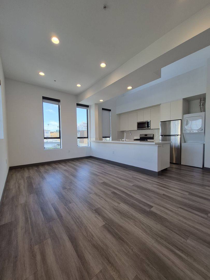Apartment for rent at 161 S Normandie Ave, Los Angeles, CA 90004