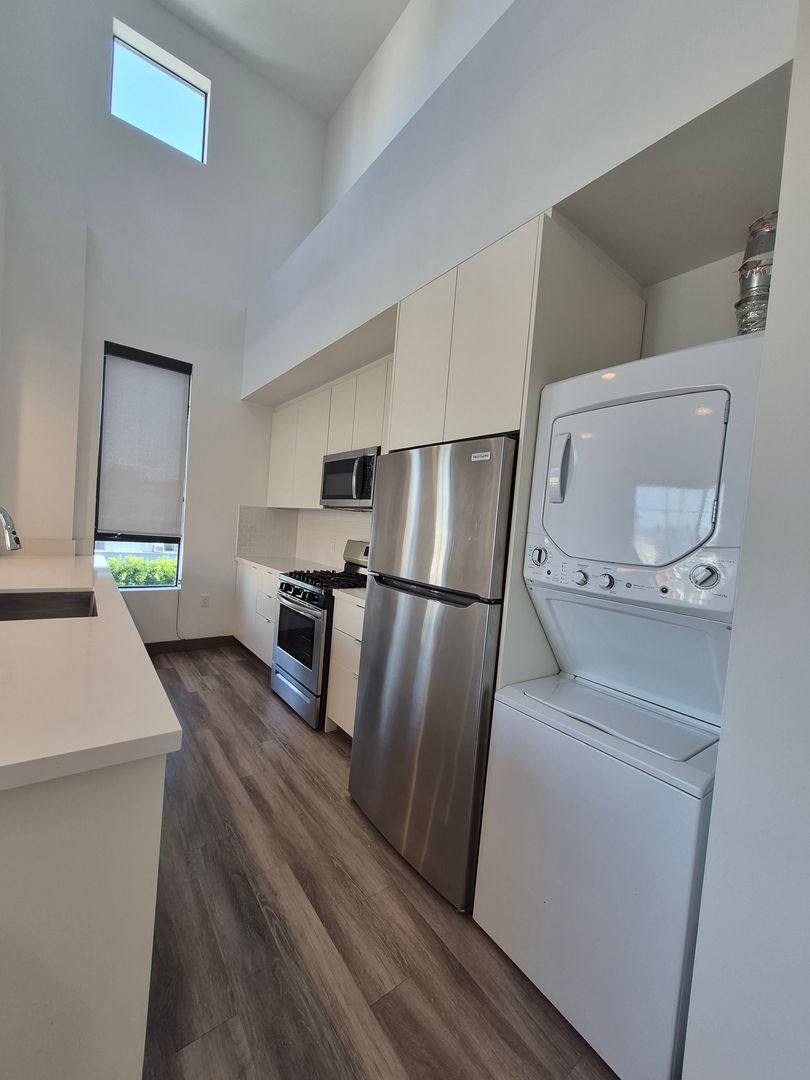Apartment for rent at 161 S Normandie Ave, Los Angeles, CA 90004