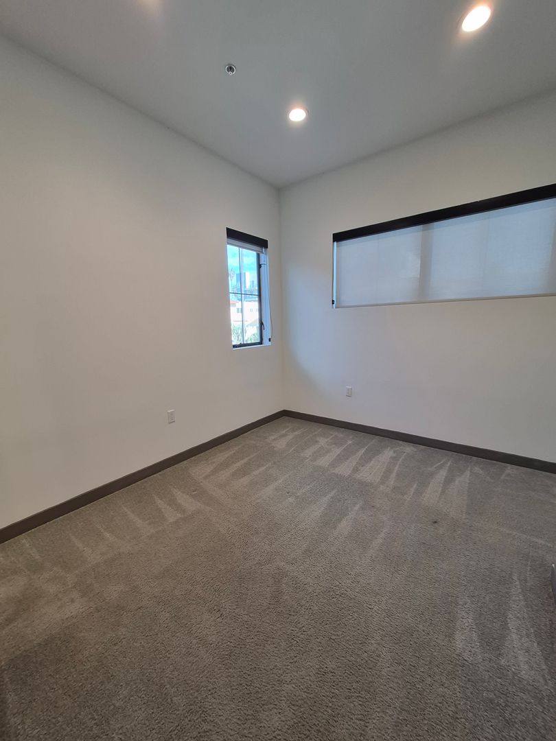 Apartment for rent at 161 S Normandie Ave, Los Angeles, CA 90004