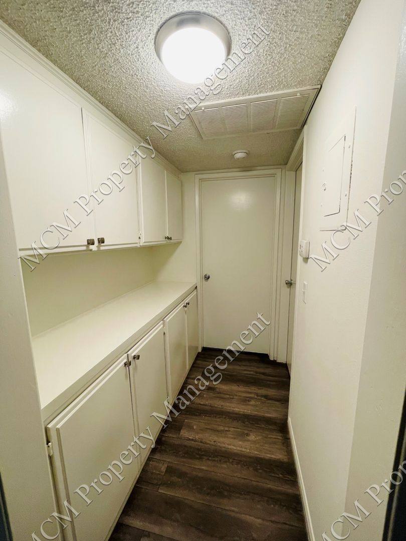 Apartment for rent at 13956 Vanowen St, Van Nuys, CA 91405