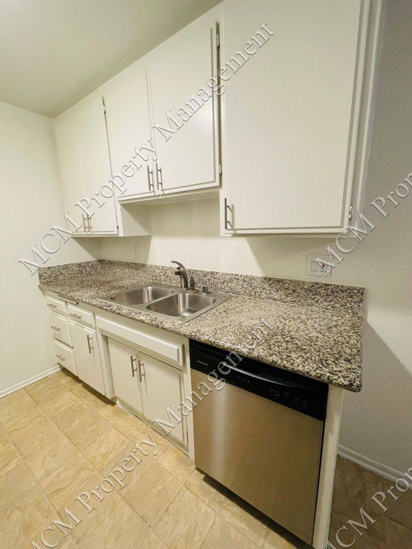 Apartment for rent at 13956 Vanowen St, Van Nuys, CA 91405