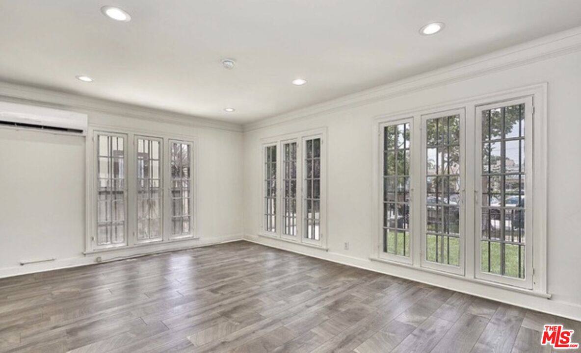 Apartment for rent at 734 S Gramercy Place #734, Los Angeles, CA 90005