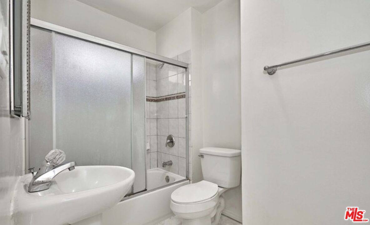 Apartment for rent at 734 S Gramercy Place #734, Los Angeles, CA 90005