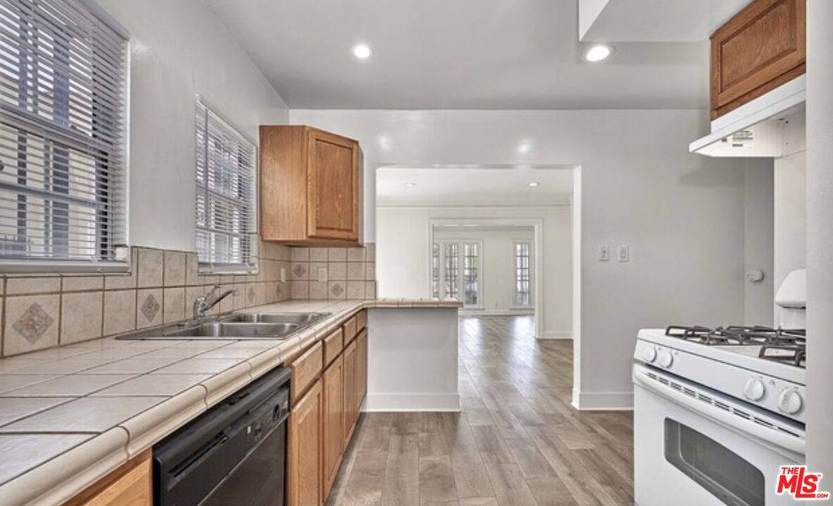 Apartment for rent at 734 S Gramercy Place #734, Los Angeles, CA 90005
